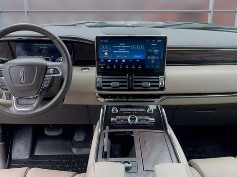 Used 2023 Lincoln Navigator L Reserve image 12