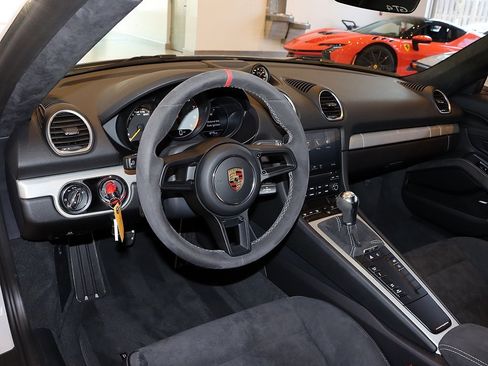 Used 2020 Porsche 718 Cayman GT4 image 6