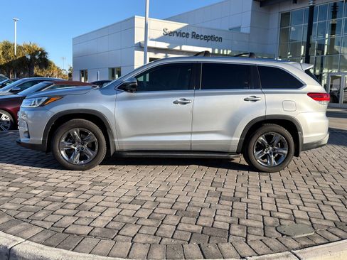 Used 2019 Toyota Highlander Limited Platinum image 12