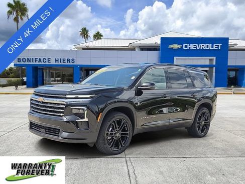Used 2026 Chevrolet Traverse LT FWD image 2