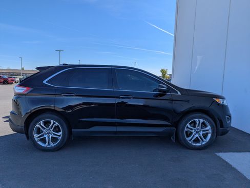 Used 2018 Ford Edge Titanium AWD/4WD image 3