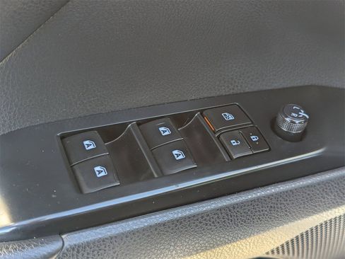 Used 2020 Toyota Camry image 22
