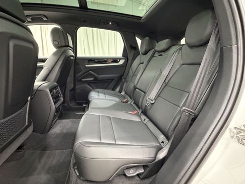 Certified 2024 Porsche Cayenne AWD/4WD image 20