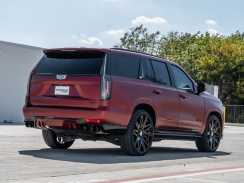 Used 2024 Cadillac Escalade V w/ LPO, ONYX Package AWD/4WD image 9