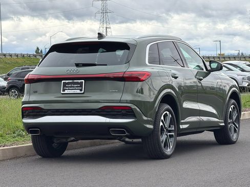 Used 2025 Audi Q5 Premium w/ Convenience Package image 3