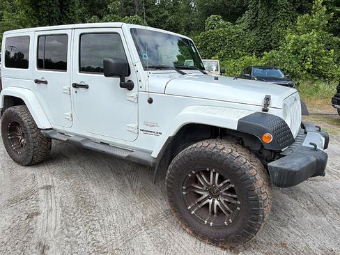 Used 2011 Jeep Wrangler Unlimited Sahara AWD/4WD image 5