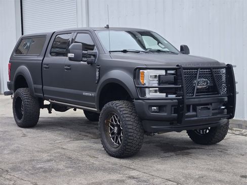 Used 2019 Ford F250 Platinum w/ Platinum Ultimate Package image 3