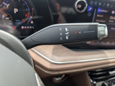 Used 2025 Chevrolet Tahoe High Country image 31