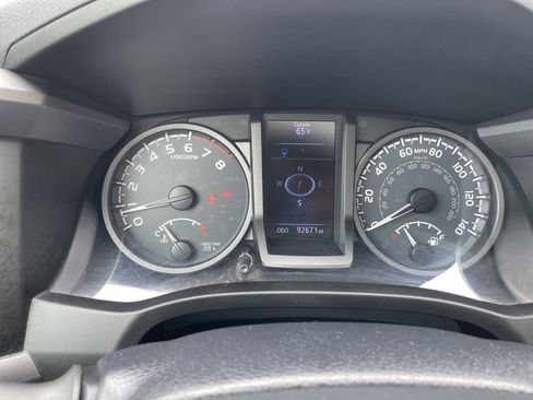 Used 2019 Toyota Tacoma TRD Off-Road w/ TRD Premium Off Road Package AWD/4WD image 17