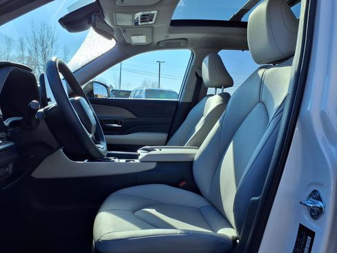 Used 2024 Toyota Grand Highlander XLE image 6