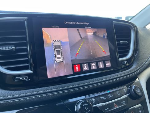 Used 2022 Chrysler Pacifica Limited FWD image 42
