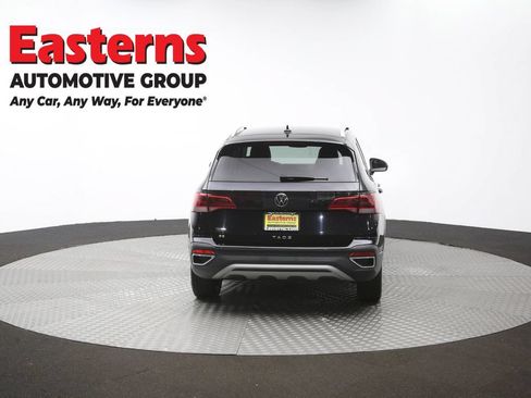 Used 2024 Volkswagen Taos SE FWD image 34