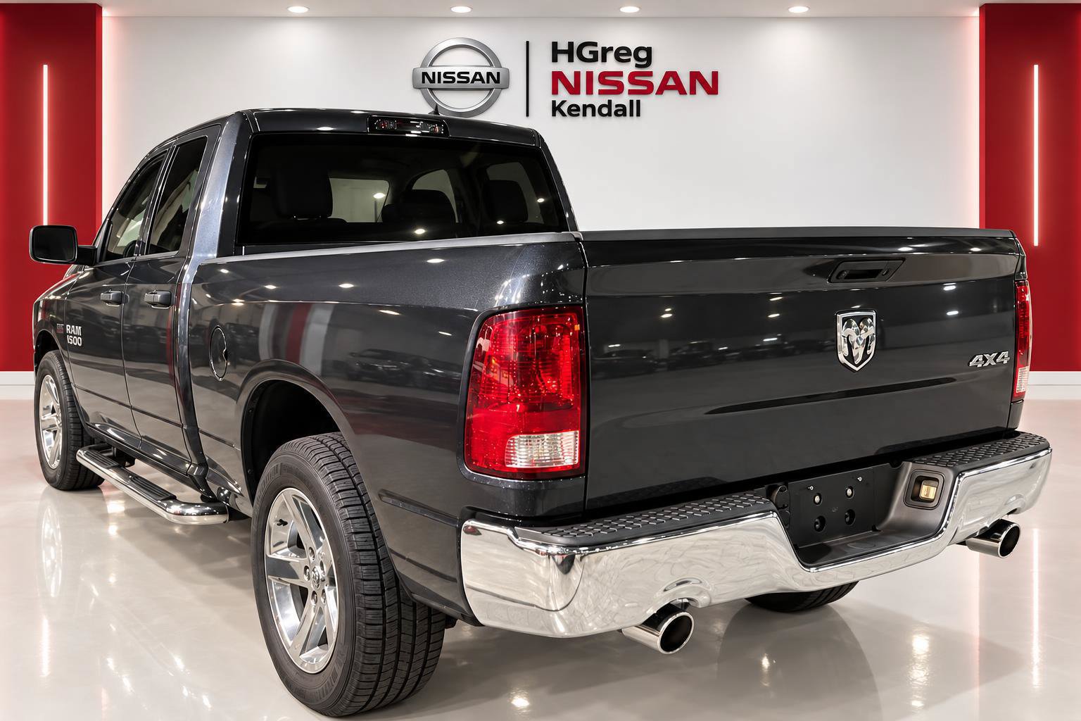Used 2017 RAM 1500 Express AWD/4WD image 2
