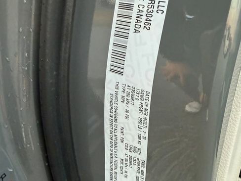 Used 2023 Chrysler Pacifica Touring-L image 29