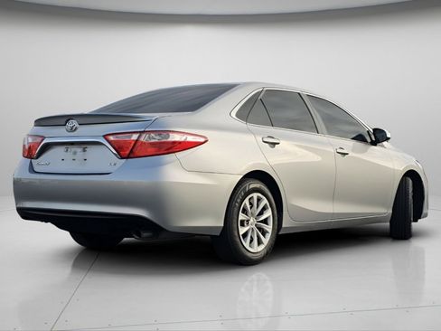 Used 2015 Toyota Camry LE image 24