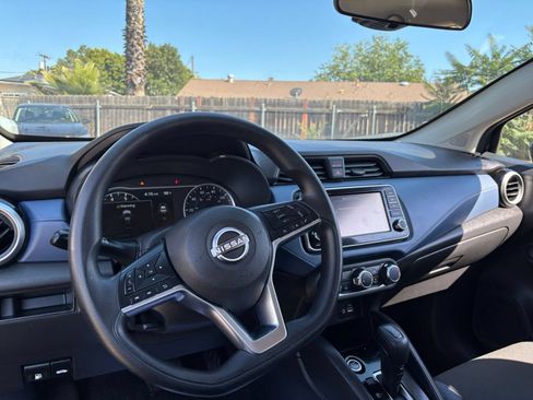 Used 2025 Nissan Versa SV FWD image 33