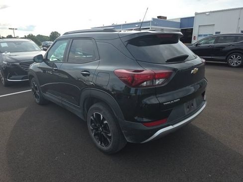 Used 2021 Chevrolet TrailBlazer LT w/ Convenience Package FWD image 3