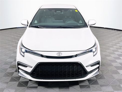 Used 2023 Toyota Corolla SE image 3