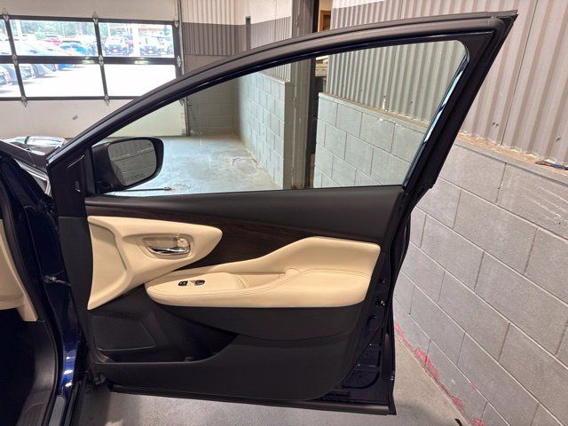 Certified 2023 Nissan Murano Platinum w/ Cargo Package AWD/4WD image 17