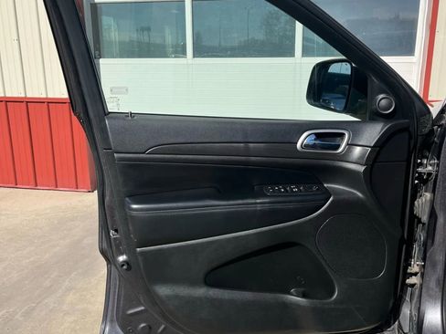 Used 2018 Jeep Grand Cherokee Altitude image 4