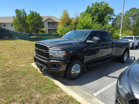 Used 2024 RAM 3500 Big Horn w/ Sport Appearance Package image 5