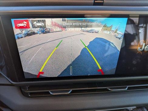 Used 2025 Jeep Wrangler Rubicon image 14