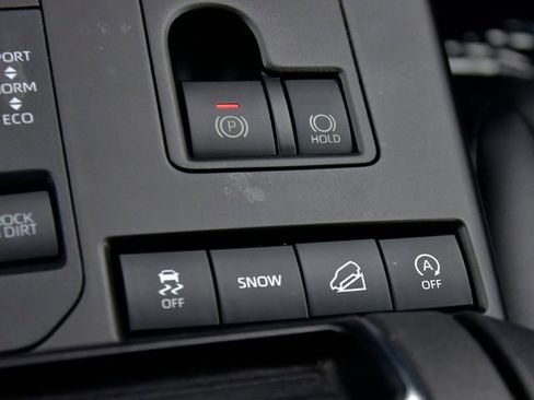 Certified 2021 Toyota Highlander XLE image 27