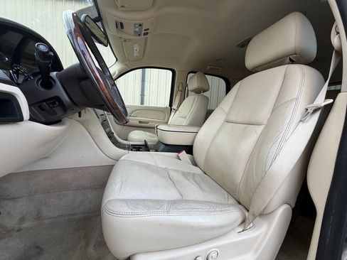 Used 2007 Cadillac Escalade AWD w/ Climate Package image 23