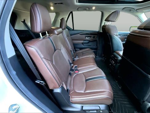 Used 2025 Honda Pilot Elite image 19