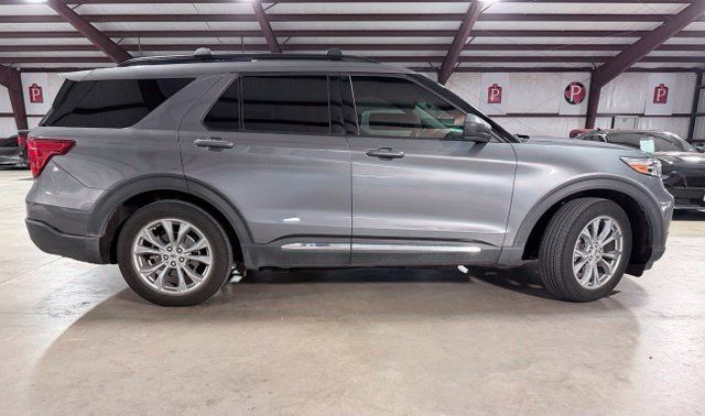 Used 2021 Ford Explorer XLT w/ Equipment Group 202A RWD image 2