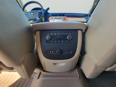 Used 2014 Chevrolet Suburban LTZ AWD/4WD image 29