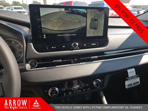 New 2025 Mitsubishi Outlander SE image 24