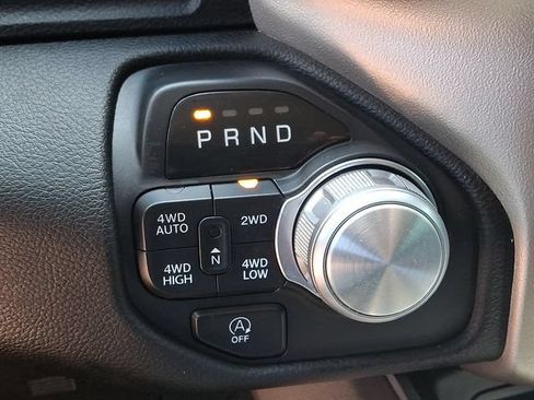 Used 2019 RAM 1500 Laramie AWD/4WD image 16