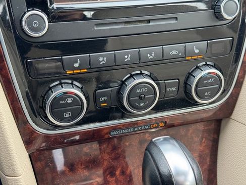 Used 2013 Volkswagen Passat 2.5 SEL Premium image 23