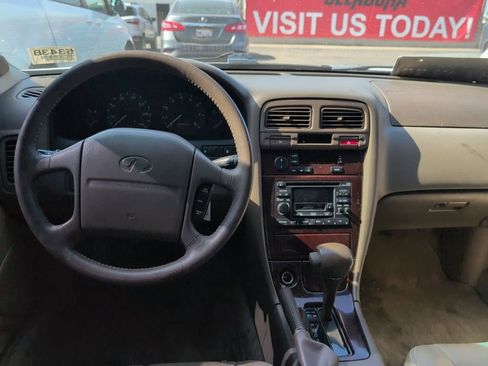 Used 1997 INFINITI I30 FWD image 9