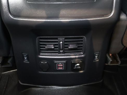 Used 2021 Nissan Titan PRO-4X w/ Pro-4x Convenience Package image 14