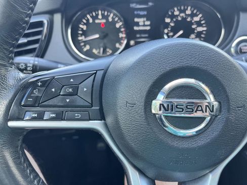Used 2017 Nissan Rogue SV AWD/4WD image 24