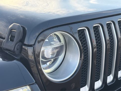 Used 2018 Jeep Wrangler Unlimited Sahara image 25