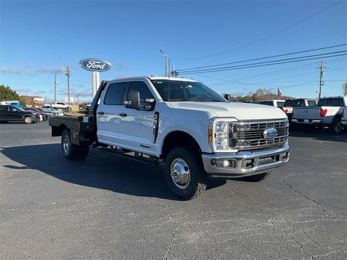 New 2026 Ford F350 XL w/ XL Chrome Package image 3