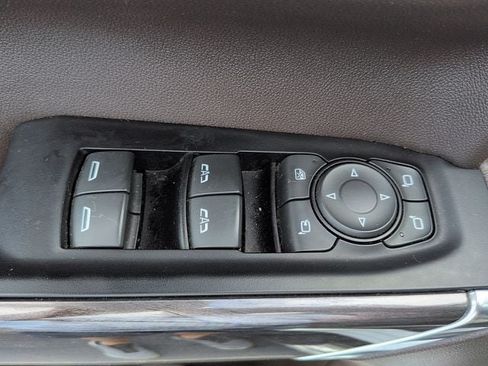 Used 2019 Chevrolet Silverado 1500 LTZ w/ LTZ Plus Package AWD/4WD image 18