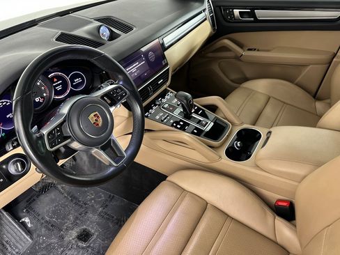 Used 2022 Porsche Cayenne Platinum Edition AWD/4WD image 9