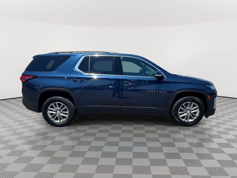 Used 2023 Chevrolet Traverse LT w/ Rear Camera Mirror Package AWD/4WD image 4
