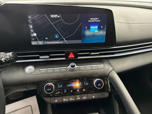 Used 2025 Hyundai Elantra SEL FWD image 27