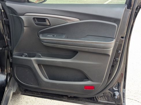 Used 2022 Honda Pilot TrailSport image 28