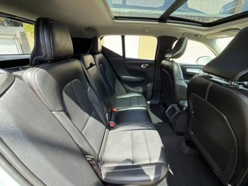 Used 2019 Volvo XC40 T5 Momentum AWD/4WD image 27