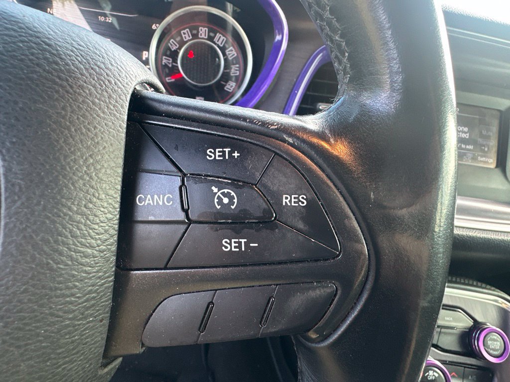 Used 2015 Dodge Challenger SXT RWD image 13