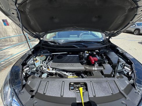 Used 2025 Nissan Rogue SV FWD image 34