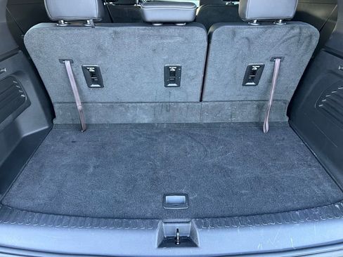 Used 2025 Chevrolet Traverse LT image 17