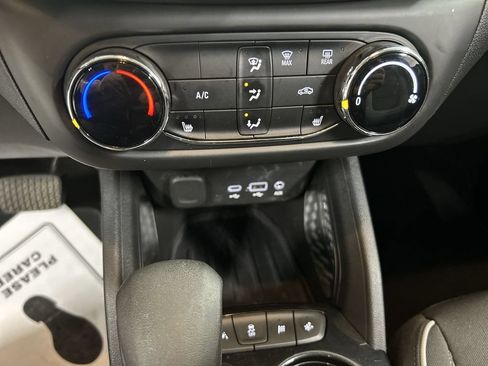 Used 2022 Chevrolet TrailBlazer LT w/ Confidence II Package FWD image 16