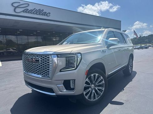 Used 2021 GMC Yukon Denali w/ Denali Premium Package AWD/4WD image 2